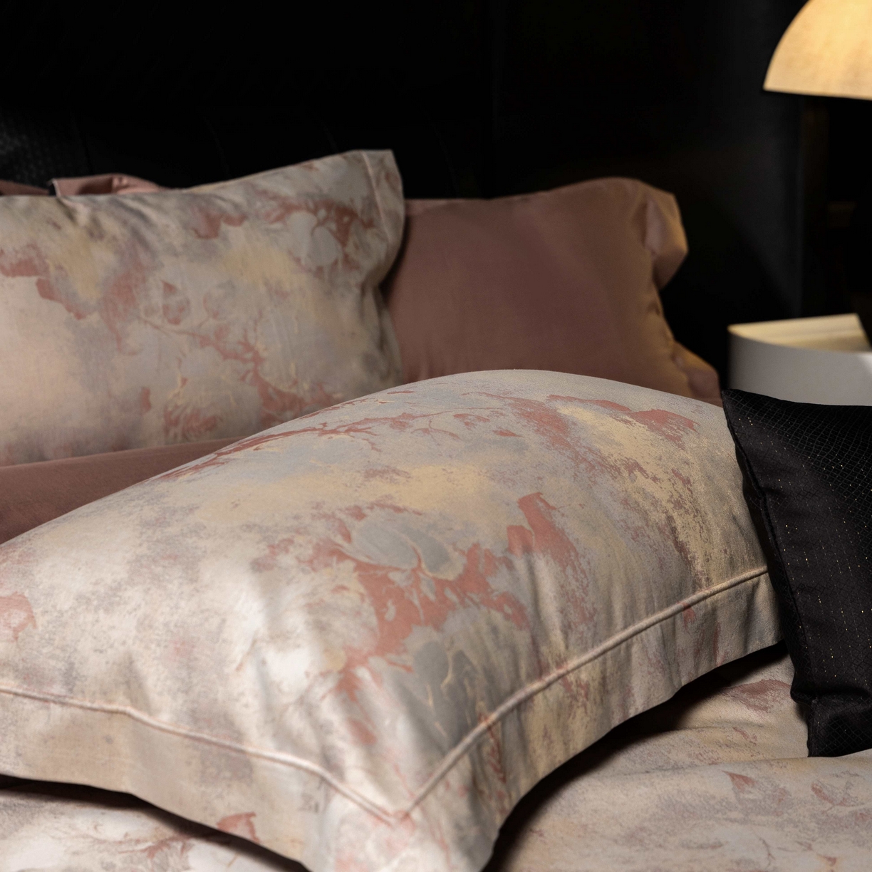 91家纺网 家纺一手货源 找家纺 2025新款全棉色织大提花系列双拼系列四件套 西西里