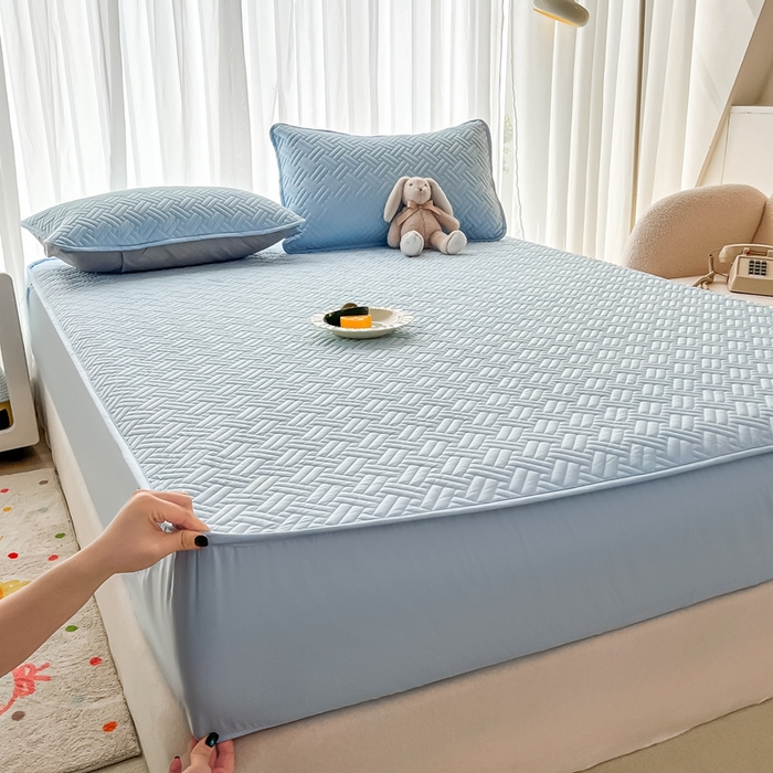 91家纺网 家纺一手货源 找家纺 欧邦 2025新款四季款纯色水洗棉夹棉床笠床垫保护罩-场景二 条格-天蓝