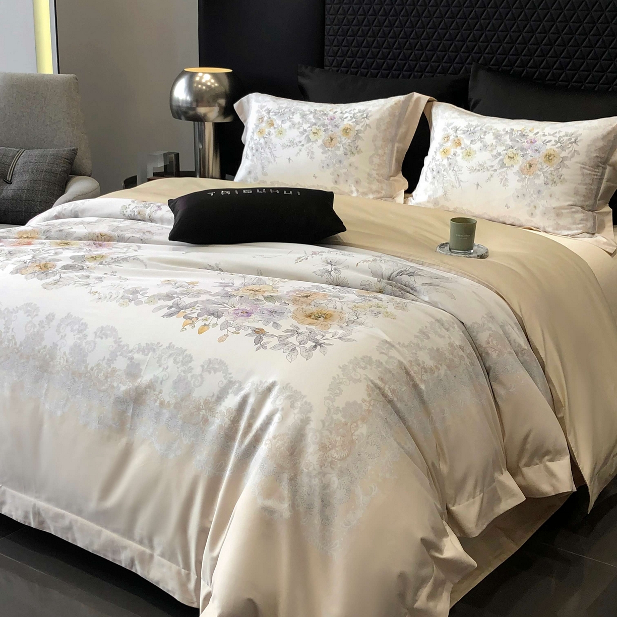 91家纺网 家纺一手货源 找家纺 2025新款高支高密长绒棉大版数码印花双拼系列四件套【券后不低于388】 一路繁花-米黄