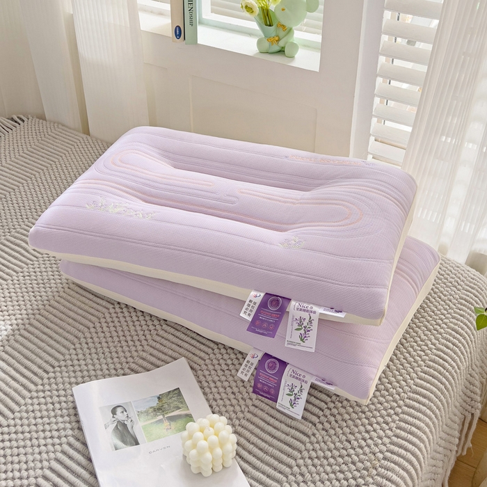 91家纺网 家纺一手货源 找家纺 （总）幸运草 2025新款薰衣草呵护枕芯 针织紫色分区定型羽丝绒枕头