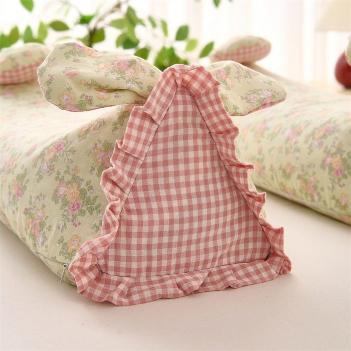 91家纺网 家纺一手货源 找家纺 大熊枕芯 2025新款田园风全棉印花双层纱萌趣兔子三角荞麦护颈枕枕头枕芯 田园土三角枕-浅黄50*15*15cm/只