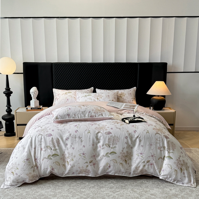 91家纺网 家纺一手货源 找家纺 芊寻家居 2025春夏新款50支莱赛尔天丝贡缎数码印花麻绳款四件套高端礼盒 绣球花语粉