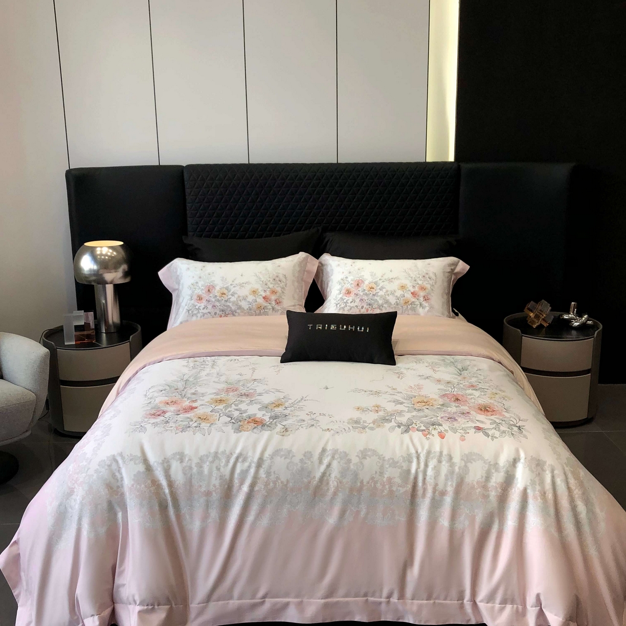 91家纺网 家纺一手货源 找家纺 2025新款高支高密长绒棉大版数码印花双拼系列四件套【券后不低于388】 一路繁花-粉色