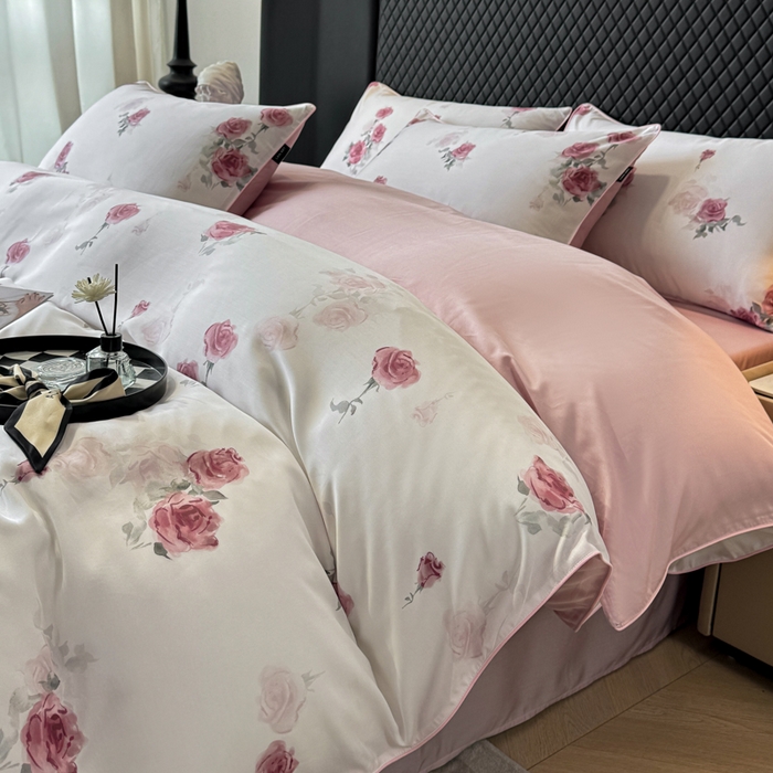 91家纺网 家纺一手货源 找家纺 芊寻家居 2025春夏新款50支莱赛尔天丝贡缎数码印花麻绳款四件套高端礼盒 玫瑰雅韵