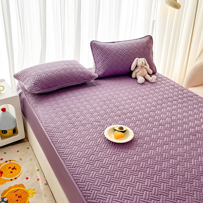 91家纺网 家纺一手货源 找家纺 欧邦 2025新款四季款纯色水洗棉夹棉床笠床垫保护罩-场景二 条格-深紫