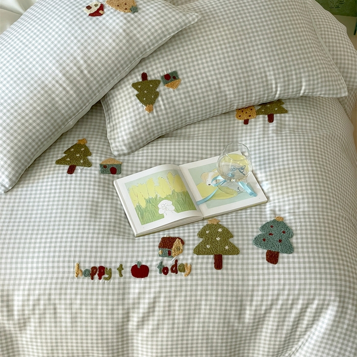 91家纺网 家纺一手货源 找家纺 2025新款60S兰精天丝卡通毛巾绣四件套-暗合款 天丝大树小树