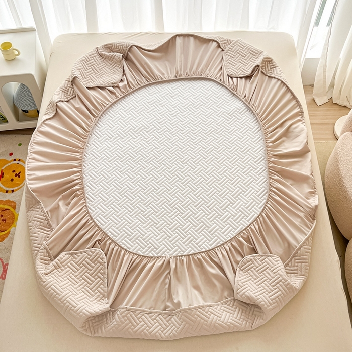 91家纺网 家纺一手货源 找家纺 欧邦 2025新款四季款纯色水洗棉夹棉床笠床垫保护罩-场景二 条格-卡其