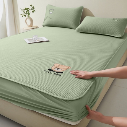 91家纺网 家纺一手货源 找家纺 （总）爱思凯家纺 2025新款【瑞宝熊】PE凉感床笠款冰豆豆软席凉席席子-场景一