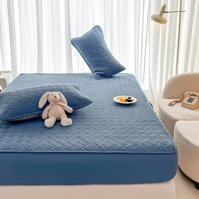 91家纺网 家纺一手货源 找家纺 欧邦 2025新款四季款纯色水洗棉夹棉床笠床垫保护罩-场景二 条格-藏蓝