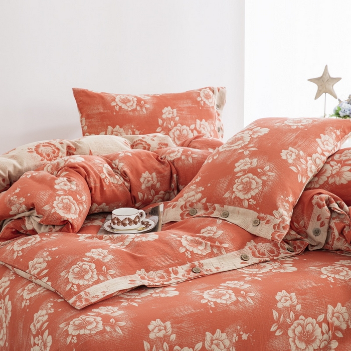 91家纺网 家纺一手货源 找家纺 鲁爱家纺供货 2025新款全棉色织双层纱纽扣款四件套 云纱-桔红