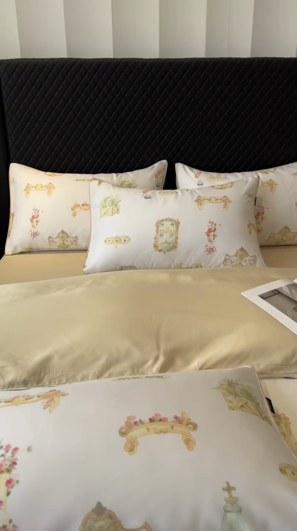 91家纺网 家纺一手货源 找家纺 芊寻家居 2025春夏新款50支莱赛尔天丝贡缎数码印花麻绳款四件套高端礼盒 洛丽塔米