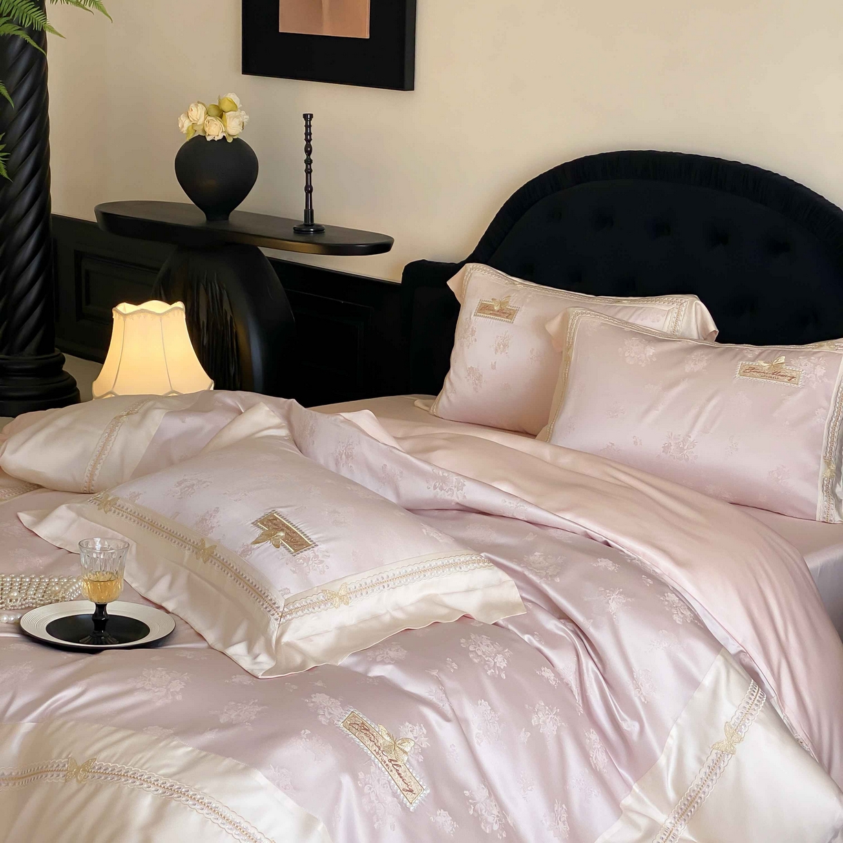 91家纺网 家纺一手货源 找家纺 太古汇家居 2025新款兰精天丝高精密提花-绣花“花间蝶影”系列  花间蝶影-粉色