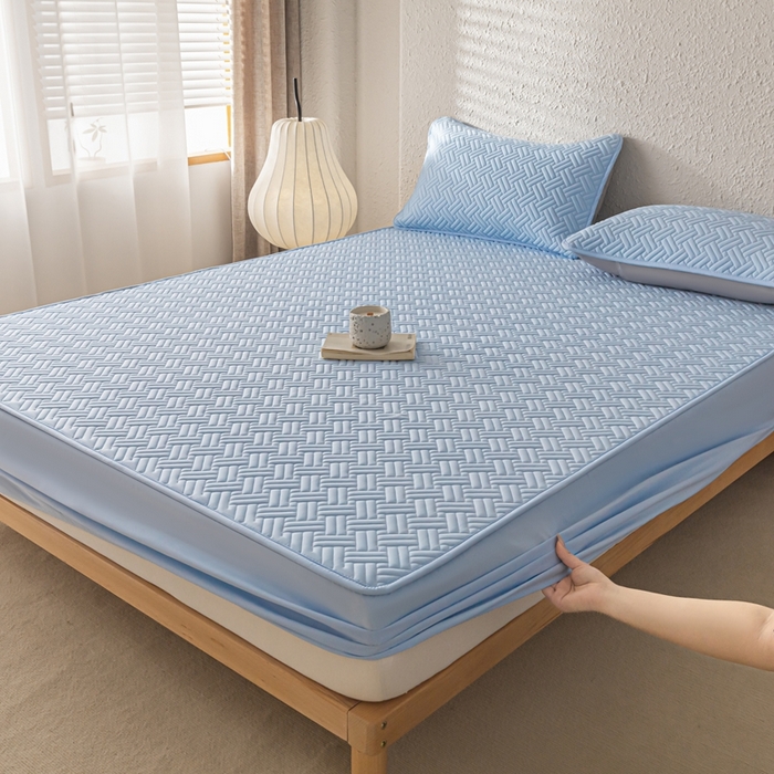 91家纺网 家纺一手货源 找家纺 欧邦 2025新款四季款纯色水洗棉夹棉床笠床垫保护罩-场景一 条格-天蓝