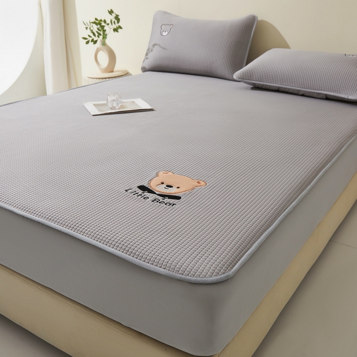 91家纺网 家纺一手货源 找家纺 （总）爱思凯家纺 2025新款【瑞宝熊】PE凉感床笠款冰豆豆软席凉席席子-场景一