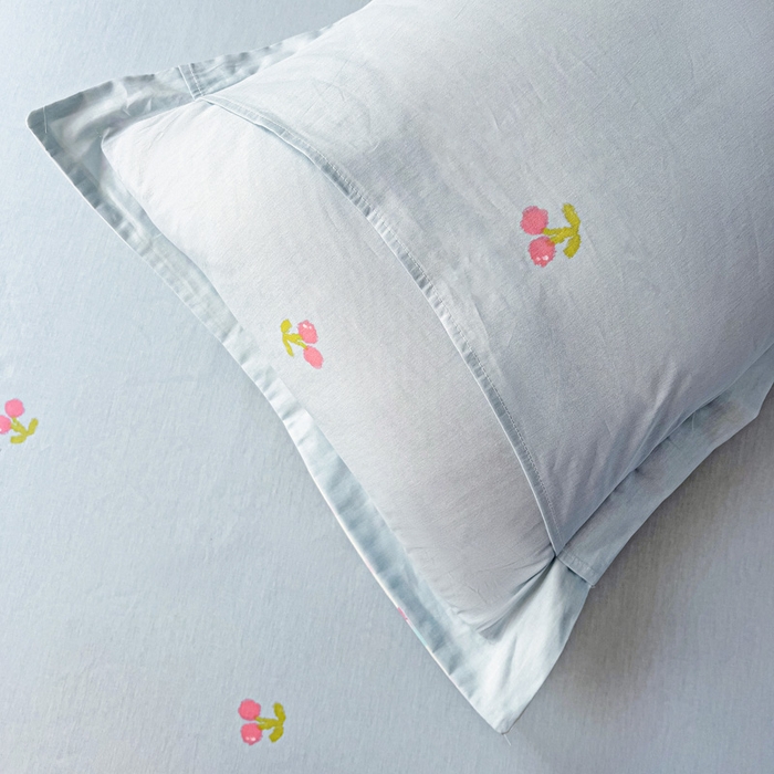 91家纺网 家纺一手货源 找家纺 依庭 2025新款全棉印花花卉款四件套单品系列-单枕套 芋泥小狗