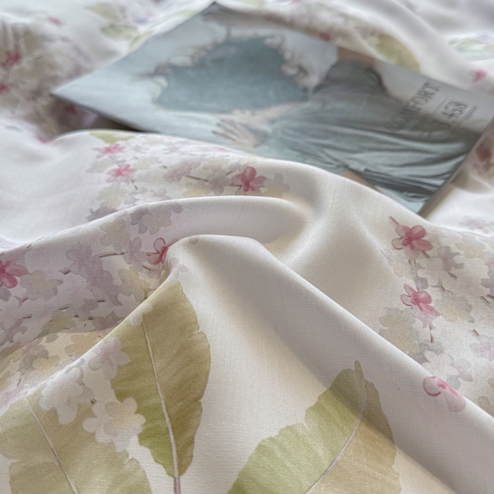 91家纺网 家纺一手货源 找家纺 洺兰家居 2025春夏新款100支莱赛尔天丝贡缎数码印花麻绳款四件套高端礼盒 蝶恋花紫