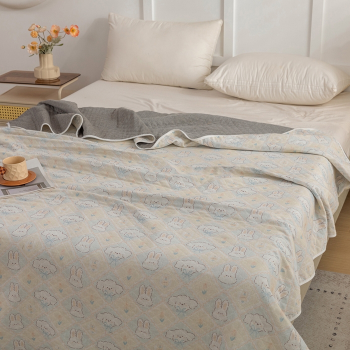 91家纺网 家纺一手货源 找家纺 乐家毛巾被（工厂自产自销） 2025新款A类全棉六层纱印花毛巾被 兔子小狗