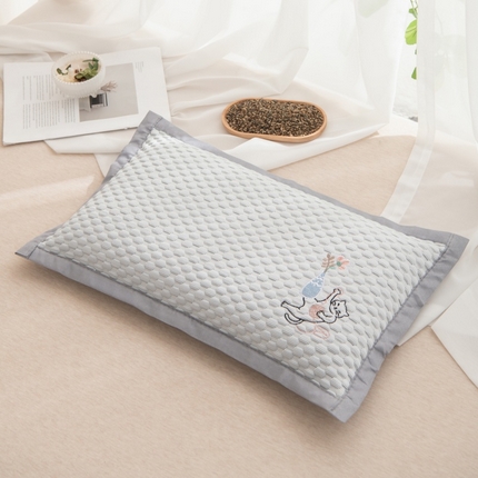 91家纺网 家纺一手货源 找家纺 （总）仁宇枕业 2025新款新品夏季凉豆豆熬夜枕系列荞麦枕头枕芯