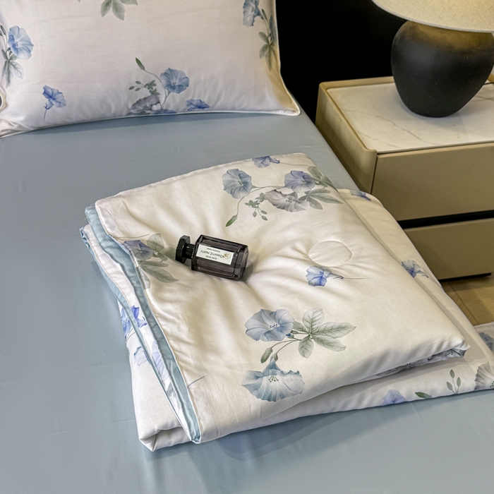 91家纺网 家纺一手货源 找家纺 洺兰家居 2025春夏新款100支莱赛尔天丝贡缎数码印花麻绳款四件套高端礼盒 流年兰