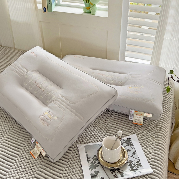 91家纺网 家纺一手货源 找家纺 （总）幸运草 2025新款刺绣羊绒蛋白枕头 成人家用性价比高的枕芯