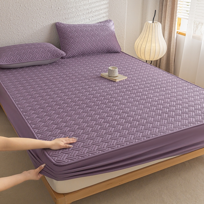 91家纺网 家纺一手货源 找家纺 欧邦 2025新款四季款纯色水洗棉夹棉床笠床垫保护罩-场景一 条格-魅紫