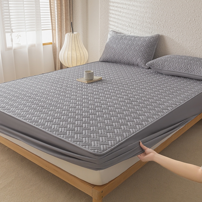 91家纺网 家纺一手货源 找家纺 欧邦 2025新款四季款纯色水洗棉夹棉床笠床垫保护罩-场景一 条格-中灰