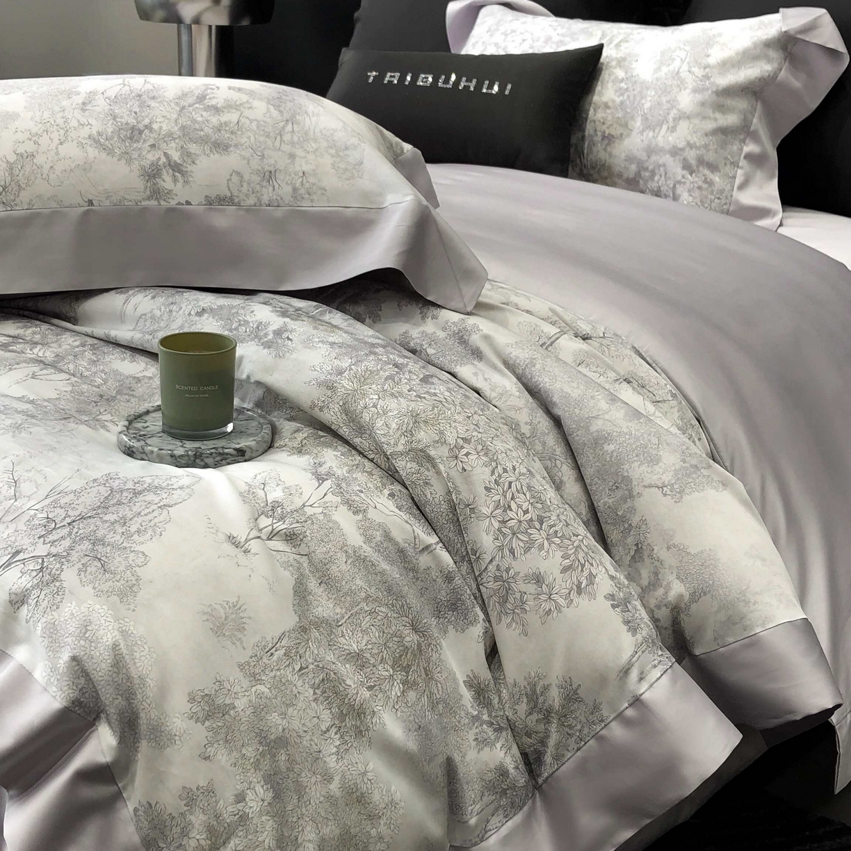 91家纺网 家纺一手货源 找家纺 2025年高支高密长绒棉专版活性数码印花系列四件套【券后控价——券后不低于378】 丽奥娜-杏子灰