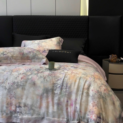 91家纺网 家纺一手货源 找家纺 太古汇家居 2025新款60兰精天丝宽边被套枕套活性数码印花系列四件套【券后不低于338】 浅夏花开-烟紫