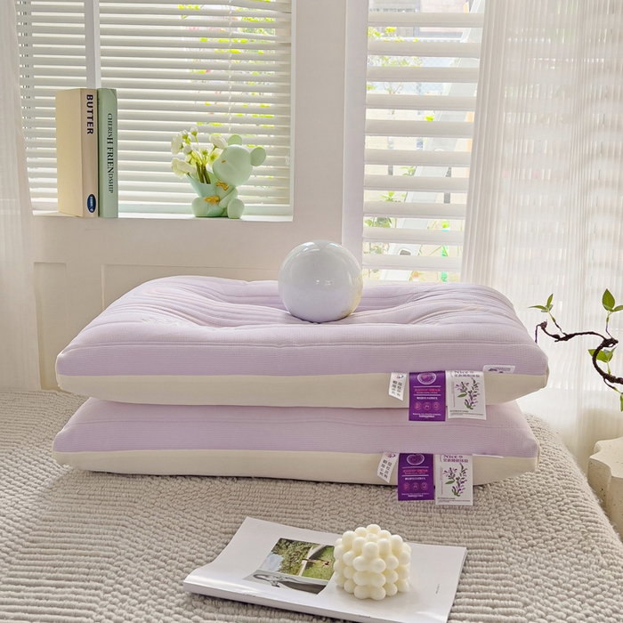 91家纺网 家纺一手货源 找家纺 （总）幸运草 2025新款薰衣草呵护枕芯 针织紫色分区定型羽丝绒枕头