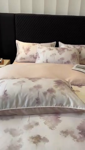 91家纺网 家纺一手货源 找家纺 洺兰家居 2025春夏新款100支莱赛尔天丝贡缎数码印花麻绳款四件套高端礼盒 魅影粉