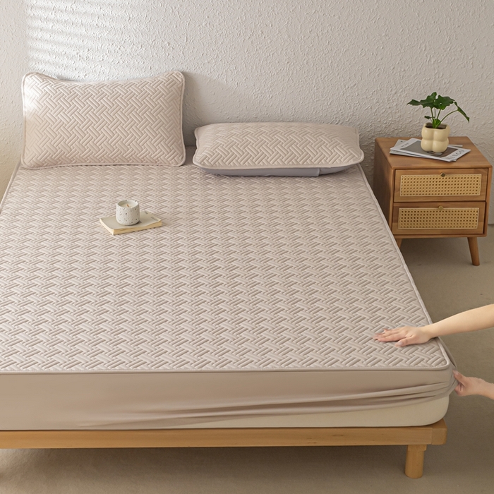 91家纺网 家纺一手货源 找家纺 欧邦 2025新款四季款纯色水洗棉夹棉床笠床垫保护罩-场景一 条格-卡其