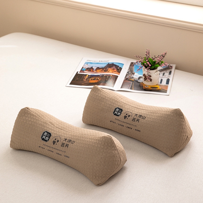 91家纺网 家纺一手货源 找家纺 枕之坊 2025新款针织三角颈椎枕 三角咖色12*40*15cm/只