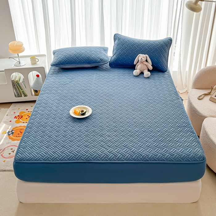 91家纺网 家纺一手货源 找家纺 欧邦 2025新款四季款纯色水洗棉夹棉床笠床垫保护罩-场景二 条格-藏蓝