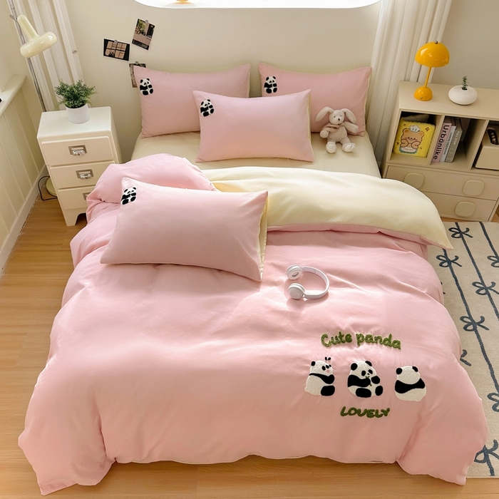 91家纺网 家纺一手货源 找家纺 迪拜家纺 2025新款加厚水洗棉四件套-熊猫 樱粉