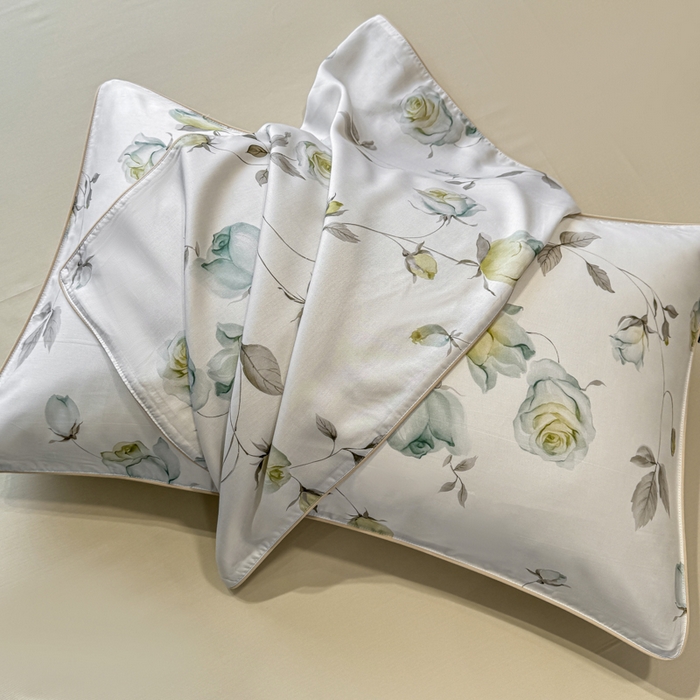 91家纺网 家纺一手货源 找家纺 洺兰家居 2025春夏新款100支莱赛尔天丝贡缎数码印花麻绳款四件套高端礼盒 花意盈香灰