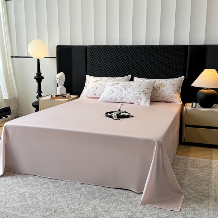 91家纺网 家纺一手货源 找家纺 芊寻家居 2025春夏新款50支莱赛尔天丝贡缎数码印花麻绳款四件套高端礼盒 绣球花语粉