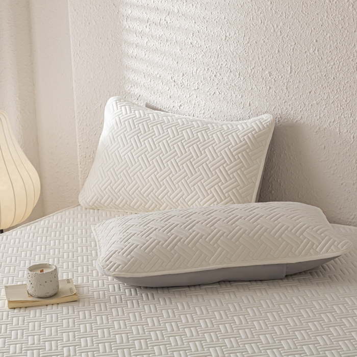 91家纺网 家纺一手货源 找家纺 欧邦 2025新款四季款纯色水洗棉夹棉床笠床垫保护罩-场景一 条格-本白