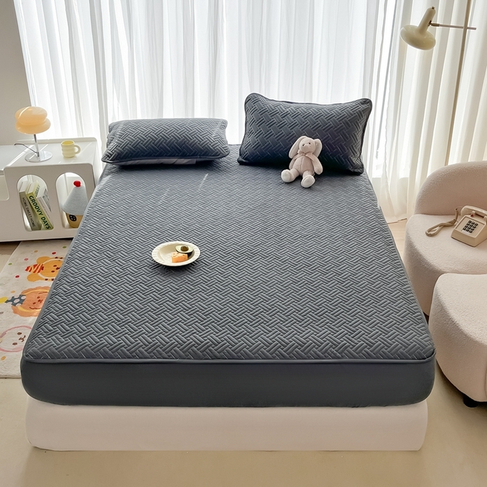 91家纺网 家纺一手货源 找家纺 欧邦 2025新款四季款纯色水洗棉夹棉床笠床垫保护罩-场景二 条格-深灰