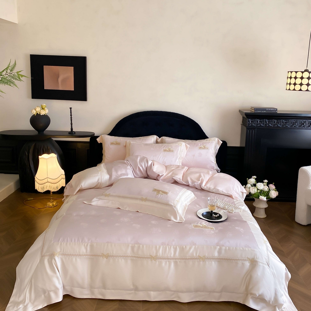 91家纺网 家纺一手货源 找家纺 太古汇家居 2025新款兰精天丝高精密提花-绣花“花间蝶影”系列  花间蝶影-粉色