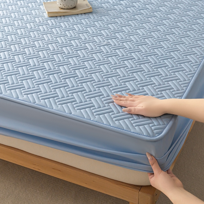 91家纺网 家纺一手货源 找家纺 欧邦 2025新款四季款纯色水洗棉夹棉床笠床垫保护罩-场景一 条格-天蓝