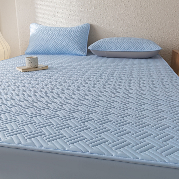 91家纺网 家纺一手货源 找家纺 欧邦 2025新款四季款纯色水洗棉夹棉床笠床垫保护罩-场景一 条格-天蓝