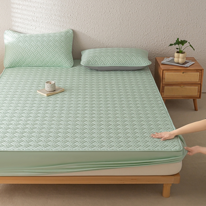 91家纺网 家纺一手货源 找家纺 欧邦 2025新款四季款纯色水洗棉夹棉床笠床垫保护罩-场景一 条格-水绿