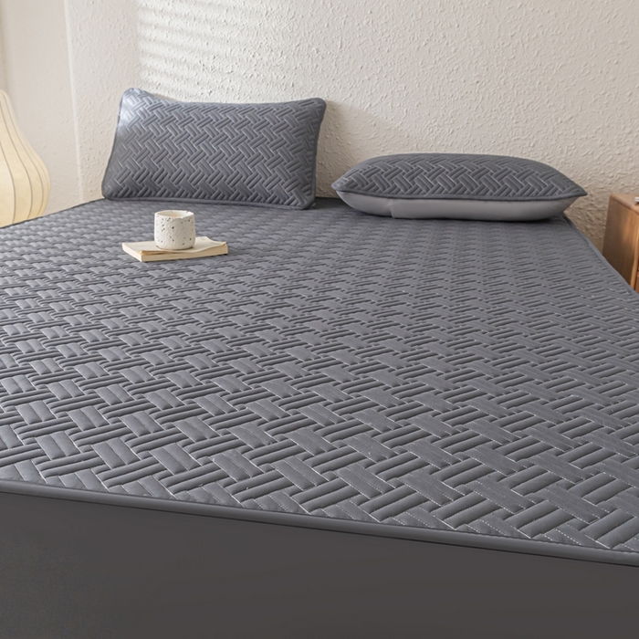 91家纺网 家纺一手货源 找家纺 欧邦 2025新款四季款纯色水洗棉夹棉床笠床垫保护罩-场景一 条格-深灰