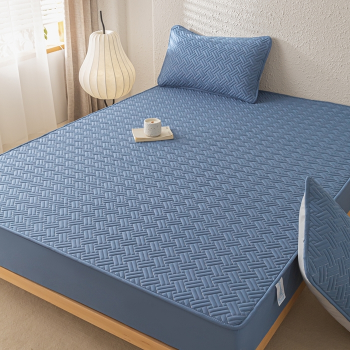 91家纺网 家纺一手货源 找家纺 欧邦 2025新款四季款纯色水洗棉夹棉床笠床垫保护罩-场景一 条格-宝蓝