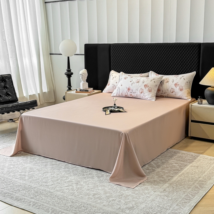 91家纺网 家纺一手货源 找家纺 芊寻家居 2025春夏新款50支莱赛尔天丝贡缎数码印花麻绳款四件套高端礼盒 花意盈香粉