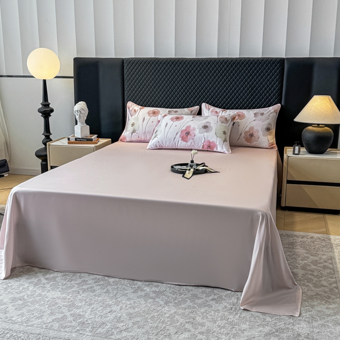 91家纺网 家纺一手货源 找家纺 洺兰家居 2025春夏新款100支莱赛尔天丝贡缎数码印花麻绳款四件套高端礼盒 花仙子粉