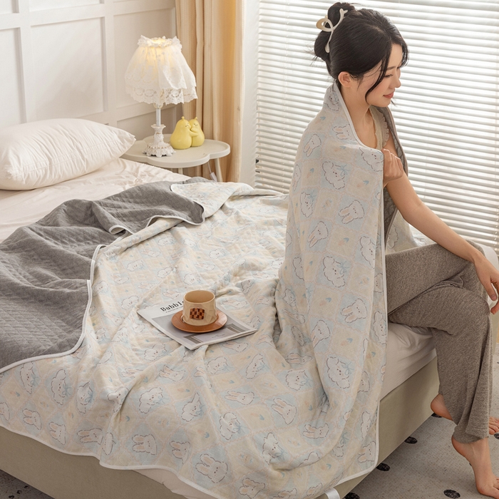 91家纺网 家纺一手货源 找家纺 乐家毛巾被（工厂自产自销） 2025新款A类全棉六层纱印花毛巾被 兔子小狗