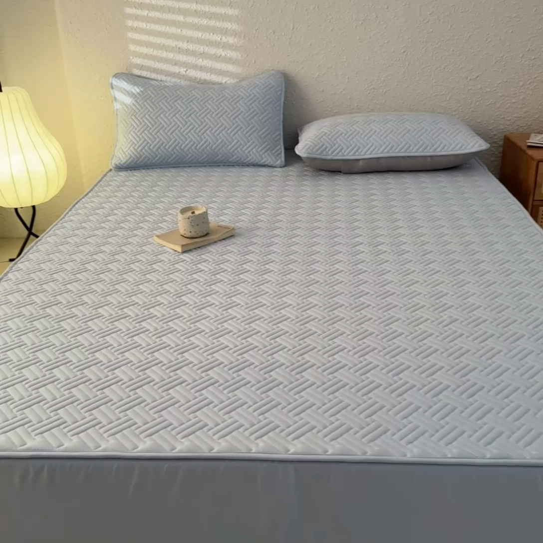 91家纺网 家纺一手货源 找家纺 欧邦 2025新款四季款纯色水洗棉夹棉床笠床垫保护罩-场景一 条格-天蓝