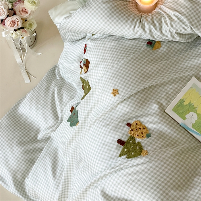 91家纺网 家纺一手货源 找家纺 2025新款60S兰精天丝卡通毛巾绣四件套-暗合款 天丝大树小树