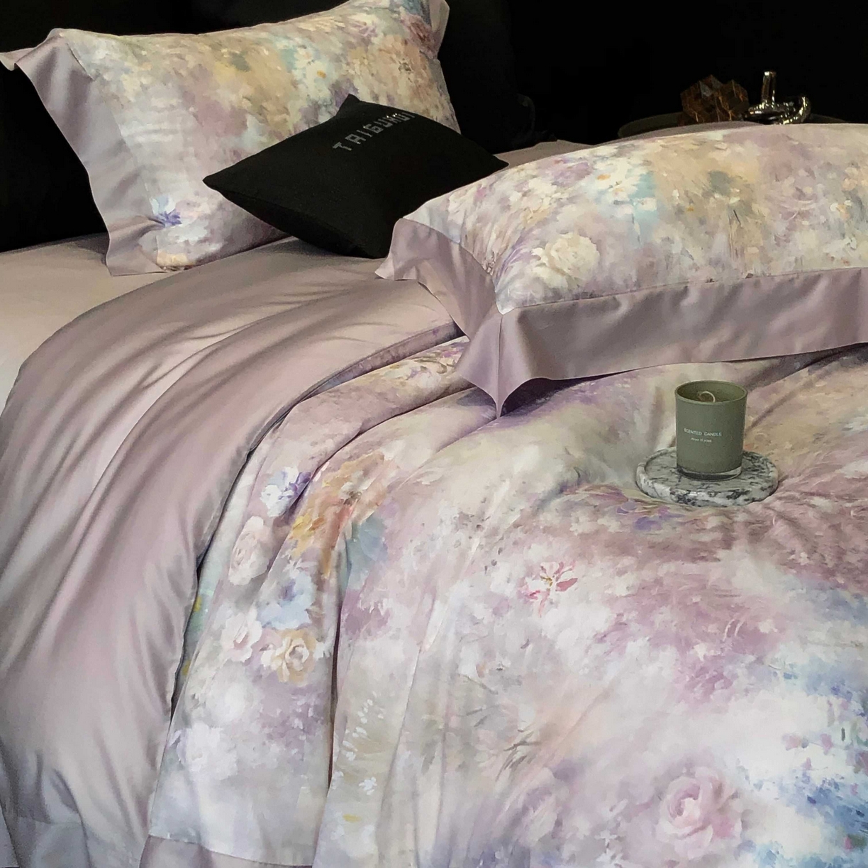 91家纺网 家纺一手货源 找家纺 2025新款高支高密长绒棉专版数码印花双拼系列四件套-卡梅伦【券后不低于378】 棉沐苒-紫